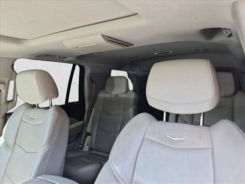 Used 2017 Cadillac Escalade Luxury RWD image 14