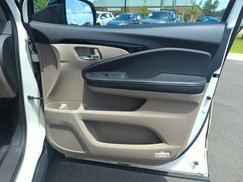 Used 2017 Honda Pilot Touring image 35