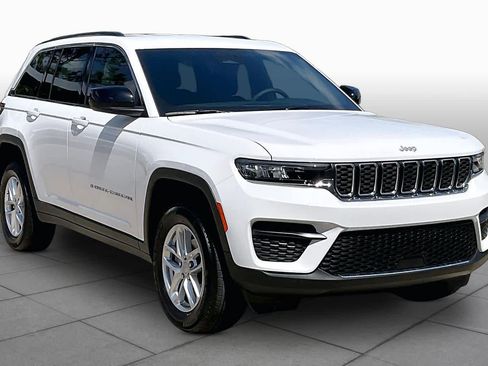 New 2026 Jeep Grand Cherokee Laredo AWD/4WD image 2
