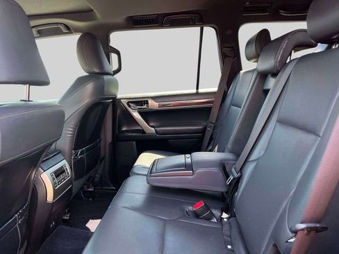 Used 2020 Lexus GX 460 Premium w/ Premium Package image 13