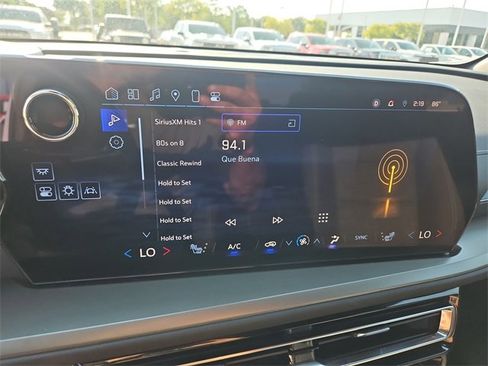 Used 2025 Chevrolet Traverse LT image 13