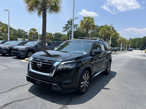 Used 2024 Nissan Pathfinder Platinum w/ Cargo Package AWD/4WD image 5