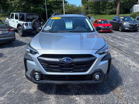 Used 2024 Subaru Outback Premium AWD/4WD image 3