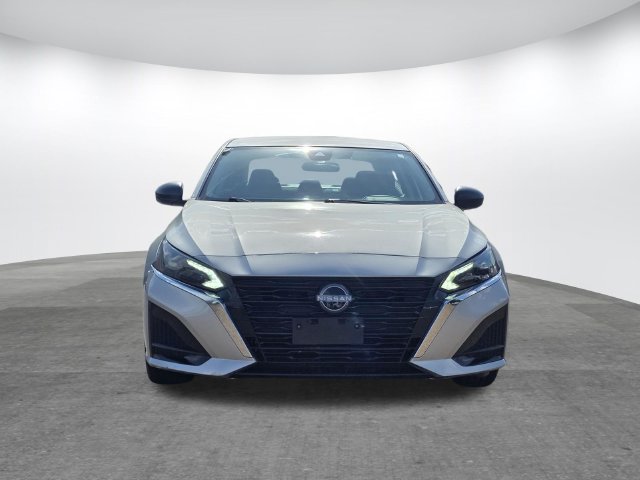 Used 2025 Nissan Altima 2.5 SV FWD image 2