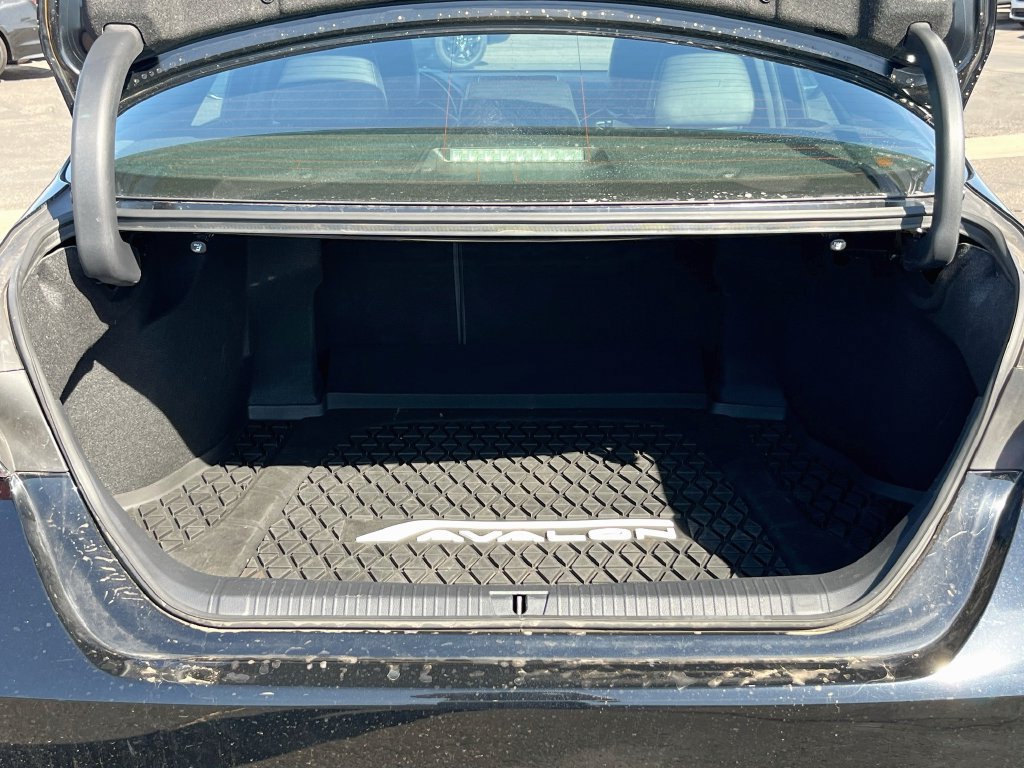 Used 2020 Toyota Avalon XLE w/ Moonroof Package FWD image 26