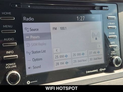 Used 2018 Toyota Sienna LE w/ Carpet Mat Package FWD image 21