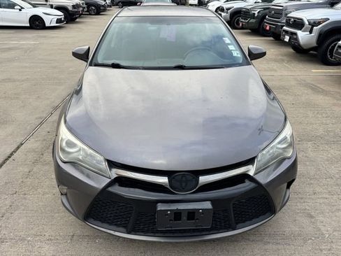 Used 2015 Toyota Camry SE image 2