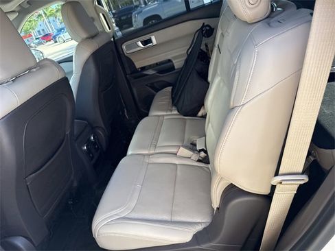 Used 2020 Ford Explorer Platinum image 14