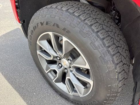 Used 2023 Chevrolet Silverado 1500 LT image 12