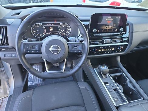 Certified 2025 Nissan Pathfinder SV image 35