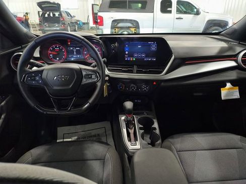 Used 2025 Chevrolet Trax RS FWD image 9