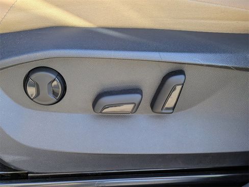 Used 2024 Volkswagen Tiguan SE image 23