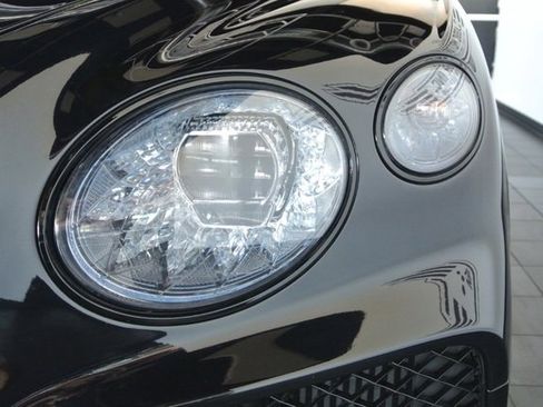 Used 2023 Bentley Bentayga AWD/4WD image 9