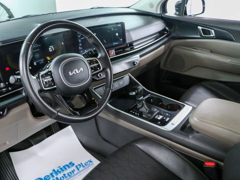 Used 2025 Kia Carnival FWD image 23