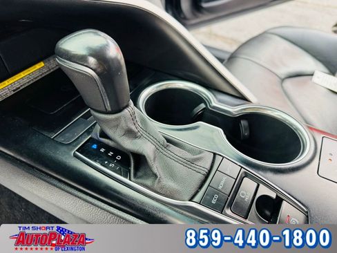 Used 2020 Toyota Camry XLE w/ Navigation Package image 31