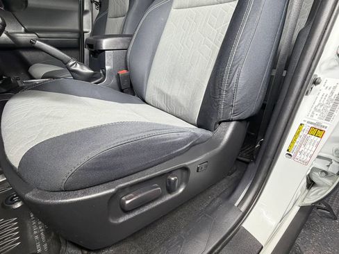 Used 2020 Toyota Tacoma TRD Off-Road w/ Technology Package image 15