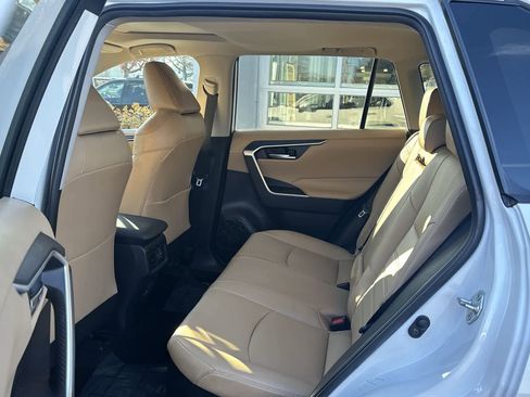 Used 2020 Toyota RAV4 Limited image 11