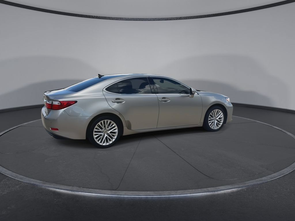 Used 2015 Lexus ES 350 w/ Ultra Luxury Package FWD image 9