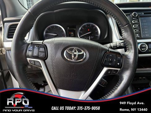 Used 2019 Toyota Highlander Limited Platinum AWD/4WD image 14