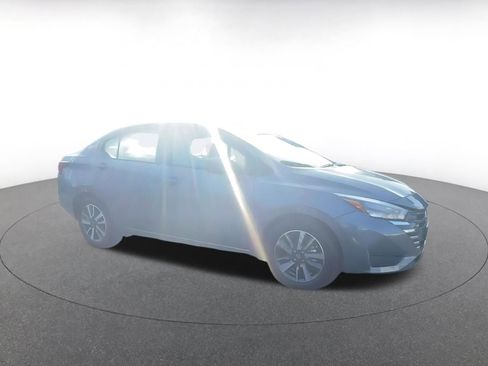 Used 2025 Nissan Versa SV image 2