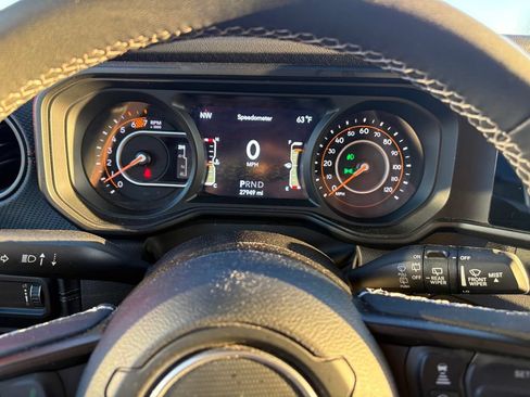 Used 2025 Jeep Wrangler Unlimited Rubicon AWD/4WD image 17