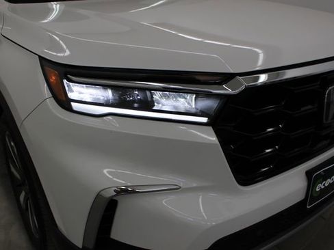 Used 2025 Honda Pilot Touring image 4