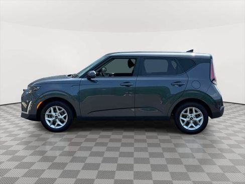 Used 2023 Kia Soul LX w/ LX Technology Package FWD image 4