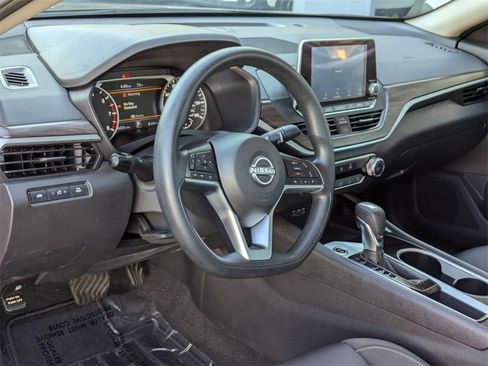 Used 2024 Nissan Altima 2.5 SV image 14