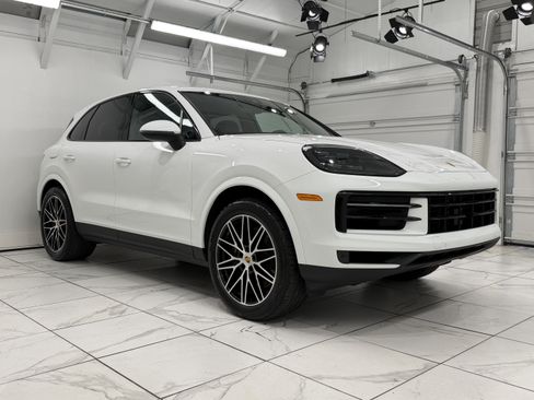 Certified 2024 Porsche Cayenne AWD/4WD image 10