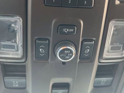 Used 2022 GMC Yukon XL SLT w/ SLT Premium Package RWD image 19