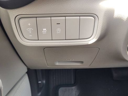 Used 2025 Kia Soul LX w/ LX Technology Package FWD image 22