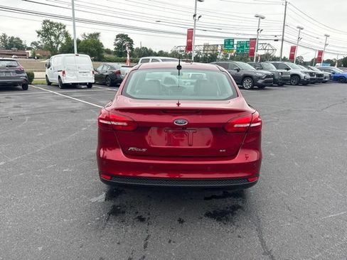 Used 2016 Ford Focus SE w/ Equipment Group 201A FWD image 6