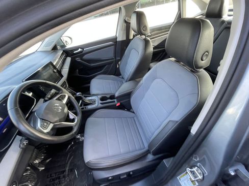 Used 2025 Volkswagen Jetta SE image 36