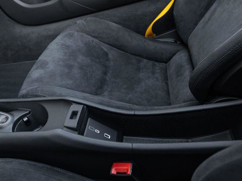 Used 2025 McLaren Artura Spider RWD image 36