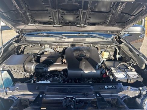 Used 2017 Toyota Tacoma SR5 image 14