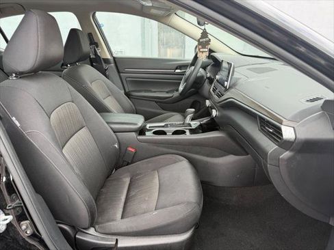 Used 2024 Nissan Altima 2.5 SV FWD image 12