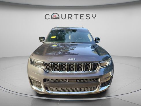 Used 2025 Jeep Grand Cherokee L Limited w/ Trailer Tow Package RWD image 26