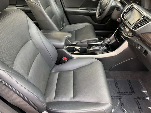 Used 2017 Honda Accord EX-L image 24