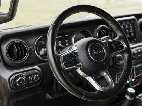 Used 2022 Jeep Wrangler Unlimited Sahara AWD/4WD image 10