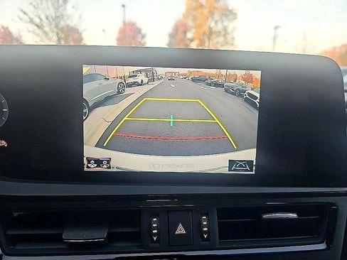 Used 2022 Lexus ES 300h w/ Premium Package image 32