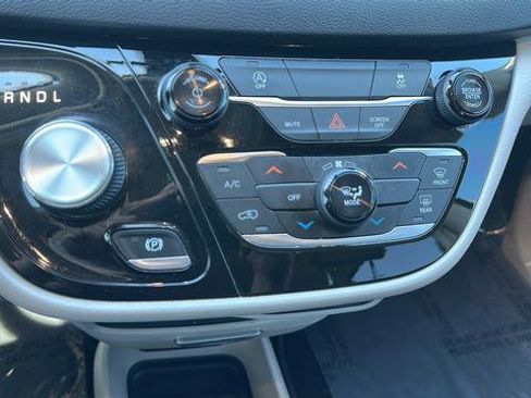 Used 2020 Chrysler Voyager LX FWD image 16