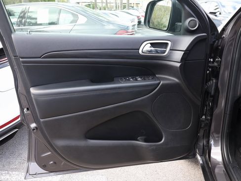 Used 2021 Jeep Grand Cherokee Laredo X image 11