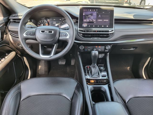 Used 2023 Jeep Compass Latitude AWD/4WD image 6