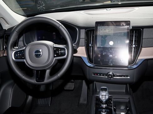 New 2026 Volvo XC90 B6 Plus w/ Protection Package Premier image 33