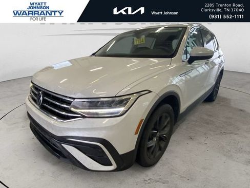 Used 2023 Volkswagen Tiguan SE FWD image 1