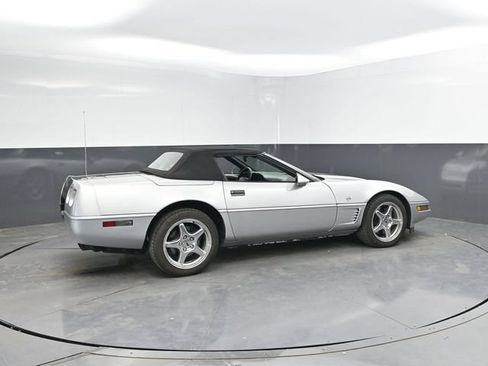Used 1996 Chevrolet Corvette Convertible RWD image 2