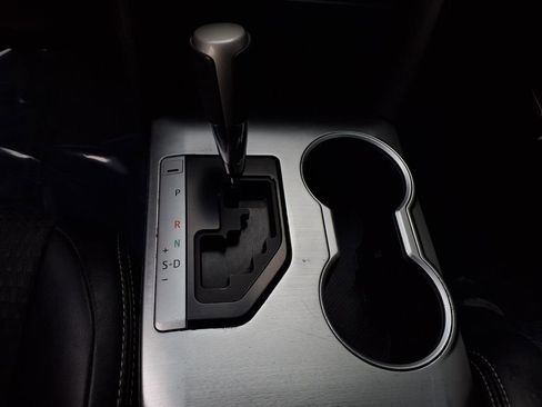 Used 2014 Toyota Camry SE image 9