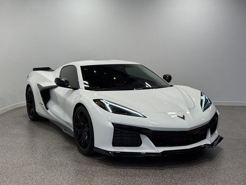 Used 2024 Chevrolet Corvette Z06 RWD image 3