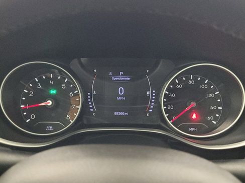 Used 2018 Jeep Compass Latitude FWD image 23