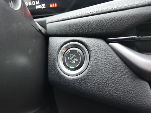 Used 2024 Cadillac XT4 Premium Luxury image 9